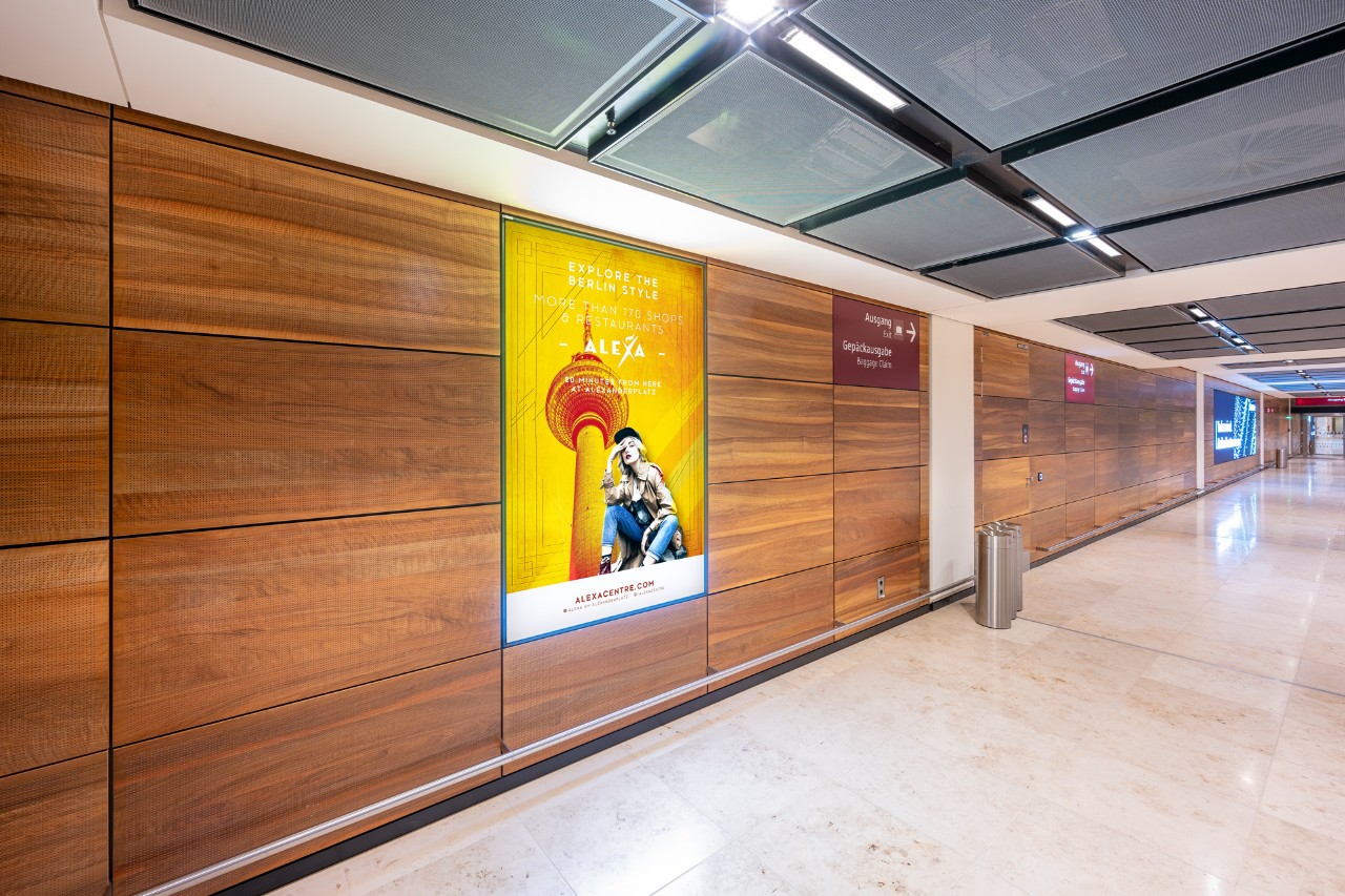 Poster Box arrival gangway north and south